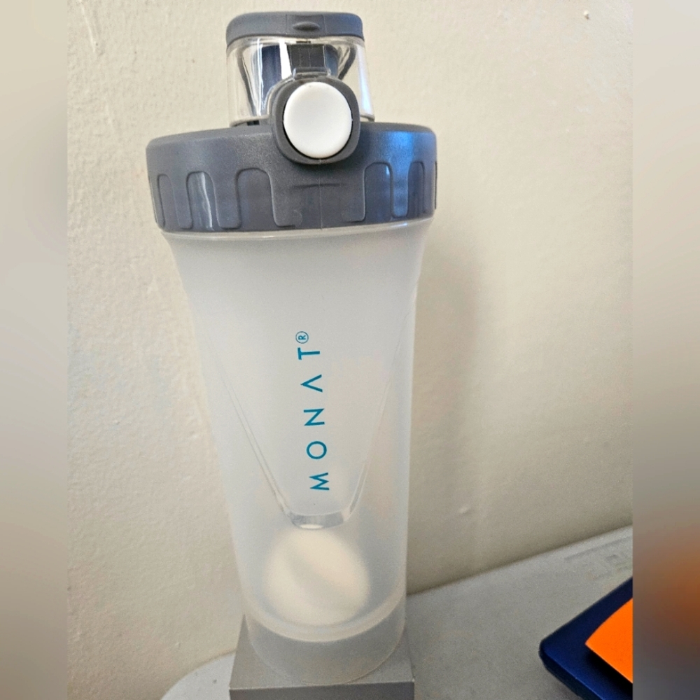 MONAT Shaker Bottle